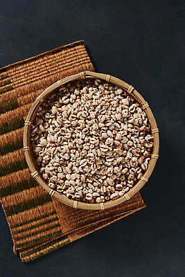 포토 JPG 스튜디오촬영 디저트 실내 누끼 사람없음 하이앵글 바구니 과자 여러개 추억 복고 전통과자 플랫레이 생과자 쌀튀밥 남색배경 국내포토 음식 뷰포인트 다수 백그라운드 컨셉 내부 플랫 남색 파일형식