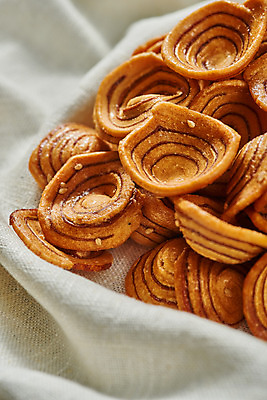 포토 JPG 스튜디오촬영 디저트 실내 누끼 사람없음 과자 여러개 추억 천 복고 전통과자 생과자 소라과자 국내포토 음식 다수 컨셉 내부 직물 파일형식