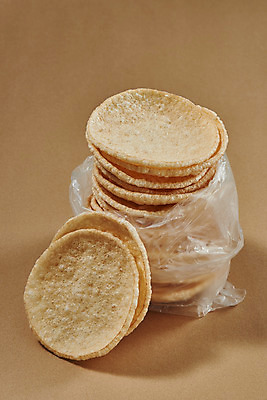 포토 JPG 스튜디오촬영 디저트 실내 누끼 사람없음 과자 여러개 추억 복고 비닐 뻥튀기 전통과자 갈색배경 생과자 국내포토 음식 다수 백그라운드 컨셉 재질 내부 갈색 파일형식