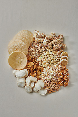 포토 JPG 스튜디오촬영 회색배경 디저트 실내 누끼 사람없음 하이앵글 과자 여러개 추억 복고 강냉이 뻥튀기 전통과자 플랫레이 생과자 쌀튀밥 오란다 소라과자 매화과자 국내포토 음식 뷰포인트 다수 백그라운드 컨셉 내부 회색 플랫 파일형식