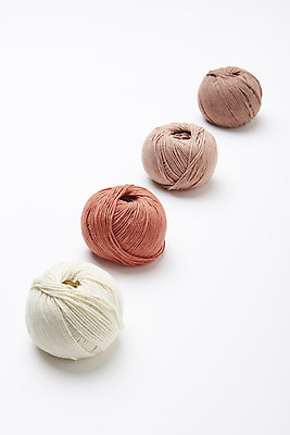 포토 JPG 스튜디오촬영 겨울 재료 재질 실내 따뜻함 사람없음 여러개 털실 포근함 오브젝트 흰배경 질감 일렬 실뭉치 부자재 국내포토 계절 다수 백그라운드 내부 흰색 감각 실 파일형식