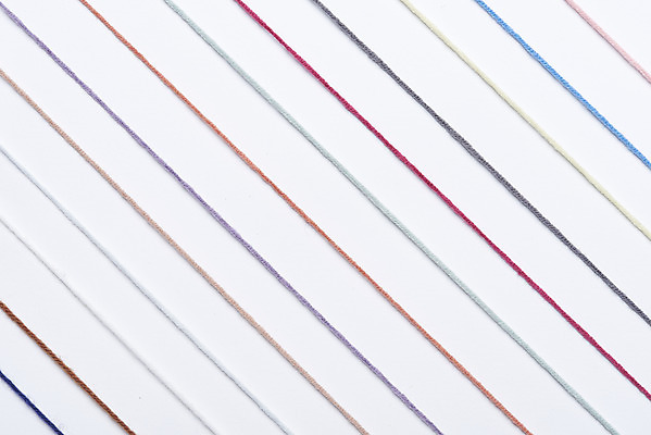 포토 JPG 스튜디오촬영 선 겨울 패턴 재료 재질 실내 따뜻함 사람없음 하이앵글 컬러풀 여러개 털실 포근함 오브젝트 흰배경 질감 일렬 부자재 플랫레이 국내포토 계절 뷰포인트 컬러 다수 백그라운드 무늬 내부 흰색 감각 플랫 실 파일형식