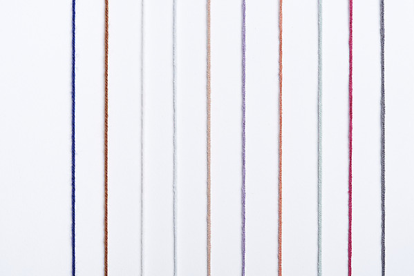 포토 JPG 스튜디오촬영 선 겨울 패턴 재료 재질 실내 따뜻함 사람없음 하이앵글 컬러풀 여러개 털실 포근함 오브젝트 흰배경 질감 일렬 부자재 플랫레이 국내포토 계절 뷰포인트 컬러 다수 백그라운드 무늬 내부 흰색 감각 플랫 실 파일형식