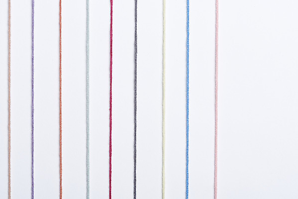 포토 JPG 스튜디오촬영 선 겨울 패턴 재료 재질 실내 따뜻함 사람없음 하이앵글 컬러풀 여러개 털실 포근함 오브젝트 흰배경 질감 일렬 부자재 플랫레이 국내포토 계절 뷰포인트 컬러 다수 백그라운드 무늬 내부 흰색 감각 플랫 실 파일형식