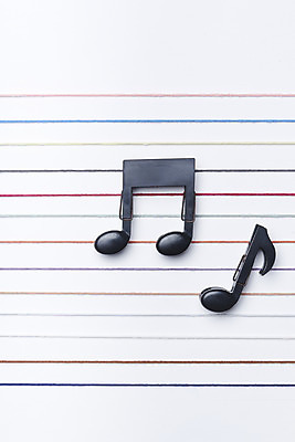 포토 JPG 스튜디오촬영 선 음악 겨울 패턴 음표 재료 재질 실내 따뜻함 집게 사람없음 하이앵글 컬러풀 여러개 털실 포근함 오브젝트 흰배경 질감 부자재 플랫레이 국내포토 기호 계절 뷰포인트 컬러 다수 백그라운드 무늬 문화예술 내부 흰색 감각 플랫 실 파일형식