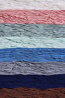 포토 JPG 스튜디오촬영 겨울 재료 재질 실내 따뜻함 사람없음 하이앵글 컬러풀 여러개 털실 포근함 오브젝트 질감 일렬 부자재 플랫레이 국내포토 계절 뷰포인트 컬러 다수 내부 감각 플랫 실 파일형식