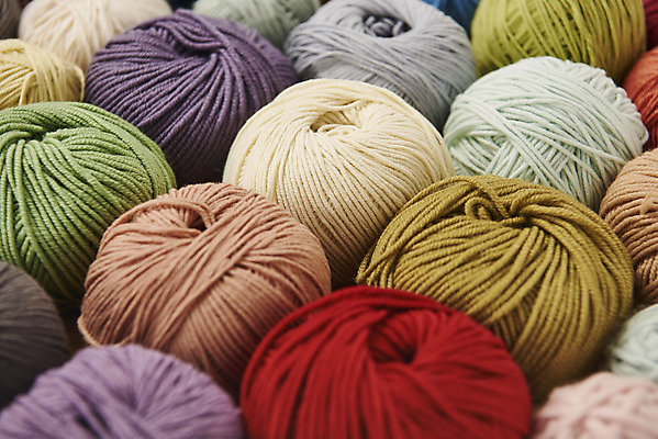 포토 JPG 스튜디오촬영 겨울 재료 재질 실내 따뜻함 사람없음 컬러풀 여러개 털실 포근함 오브젝트 질감 실뭉치 부자재 국내포토 계절 컬러 다수 내부 감각 실 파일형식