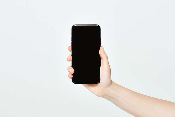 포토 JPG 스튜디오촬영 모션 한손 실내 들기 20대 신체부위 스마트폰 한국인 오브젝트 흰배경 국내포토 손 백그라운드 사람 동양인 청년 내부 핸드폰 스마트기기 흰색 파일형식