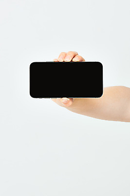 포토 JPG 스튜디오촬영 모션 한손 실내 들기 20대 신체부위 스마트폰 한국인 오브젝트 흰배경 국내포토 손 백그라운드 사람 동양인 청년 내부 핸드폰 스마트기기 흰색 파일형식