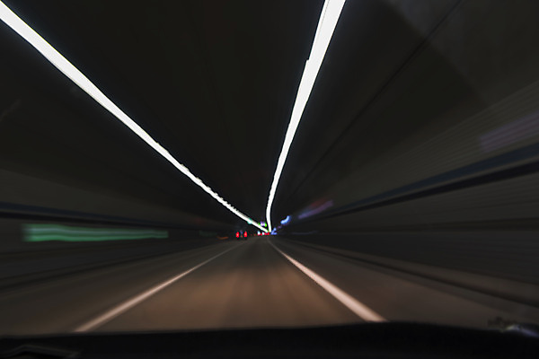 포토 JPG 주간 도로 자동차 풍경 사람없음 야외 빛 어둠 드라이브 운전 터널 안전운전 차안 국내포토 자연요소 길 육상교통 교통시설 모션 교통안전 파일형식