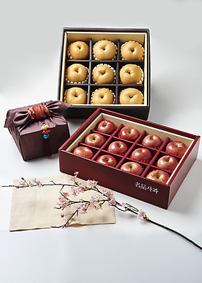 포토 JPG 스튜디오촬영 명절 꽃 과일 실내 사람없음 선물상자 신선 배 사과 오브젝트 선물세트 명절선물 국내포토 식물 전통 기념일 선물 내부 상자 파일형식