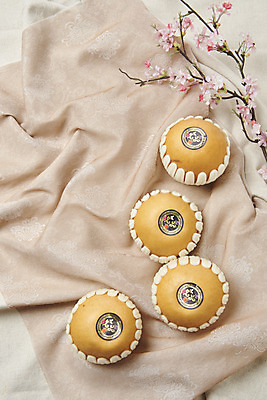 포토 JPG 스튜디오촬영 명절 과일 실내 사람없음 하이앵글 신선 배 천 오브젝트 선물세트 꽃가지 플랫레이 명절선물 국내포토 전통 기념일 꽃 뷰포인트 선물 내부 나뭇가지 직물 플랫 파일형식