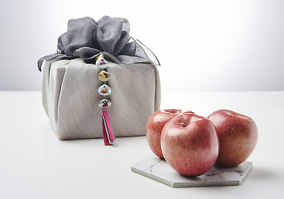 포토 JPG 스튜디오촬영 명절 과일 실내 사람없음 선물상자 신선 사과 오브젝트 보따리 선물세트 명절선물 국내포토 전통 기념일 선물 내부 상자 파일형식