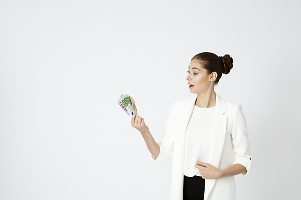 포토 JPG 스튜디오촬영 서양인 외국인 여자 비즈니스 직장 실내 한명 서기 들기 정장 상반신 20대 성인 앞모습 사무실 놀람 업무 직장인 비즈니스우먼 흰배경 체코 월급 성인여자한명만 국내포토 직업 1 옷 감정 유럽 뷰포인트 백그라운드 회사 모션 표정 사람 인종 청년 내부 흰색 작업 여자한명만 성인여자만 파일형식