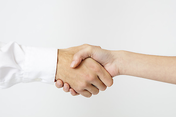 포토 JPG 스튜디오촬영 서양인 외국인 손 여자 남자 비즈니스 모션 성공 악수 직장 실내 협상 손짓 20대 성인 두명 신체부위 사무실 손잡기 업무 직장인 비즈니스맨 비즈니스우먼 계약 흰배경 체코 성인만 국내포토 직업 유럽 백그라운드 컨셉 회사 사람 인종 청년 내부 흰색 작업 파일형식