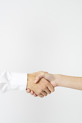 포토 JPG 스튜디오촬영 서양인 외국인 손 여자 남자 비즈니스 모션 성공 악수 직장 실내 협상 손짓 20대 성인 두명 신체부위 사무실 손잡기 업무 직장인 비즈니스맨 비즈니스우먼 계약 흰배경 체코 성인만 국내포토 직업 유럽 백그라운드 컨셉 회사 사람 인종 청년 내부 흰색 작업 파일형식