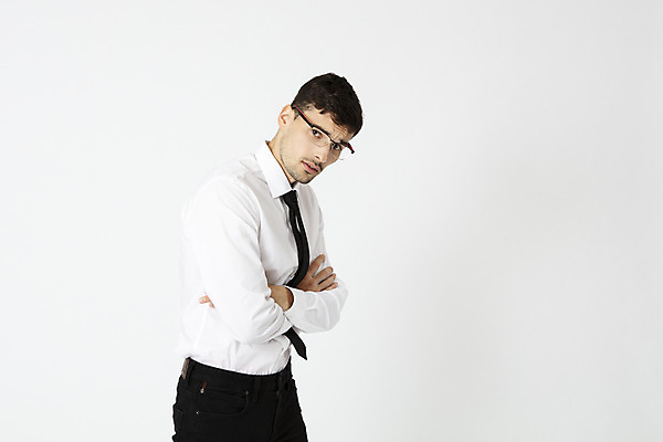 포토 JPG 스튜디오촬영 서양인 외국인 직업 응시 남자 안경 생각 비즈니스 넥타이 직장 실내 한명 서기 정장 상반신 20대 성인 옆모습 사무실 팔짱 업무 직장인 비즈니스맨 고민 체코 성인남자한명만 국내포토 1 시선 잡화 옷 감정 유럽 뷰포인트 회사 모션 사람 인종 청년 내부 작업 남자한명만 성인남자만 파일형식