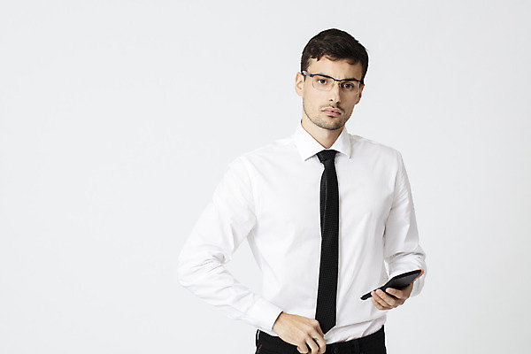 포토 JPG 스튜디오촬영 서양인 외국인 직업 응시 남자 안경 생각 비즈니스 넥타이 직장 실내 한명 서기 들기 정장 상반신 20대 성인 앞모습 사무실 펜 계산기 업무 직장인 비즈니스맨 체코 회계 성인남자한명만 국내포토 1 시선 잡화 옷 유럽 뷰포인트 회사 모션 문구용품 사람 인종 청년 내부 경제 필기구 장비 작업 남자한명만 성인남자만 파일형식