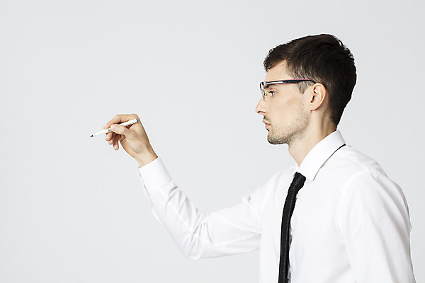 포토 JPG 스튜디오촬영 서양인 외국인 직업 응시 남자 안경 비즈니스 직장 실내 한명 서기 정장 상반신 20대 성인 옆모습 사무실 펜 기록 업무 직장인 비즈니스맨 집중 체코 성인남자한명만 국내포토 1 시선 잡화 옷 유럽 뷰포인트 컨셉 회사 모션 사람 인종 청년 내부 필기구 작업 남자한명만 성인남자만 파일형식