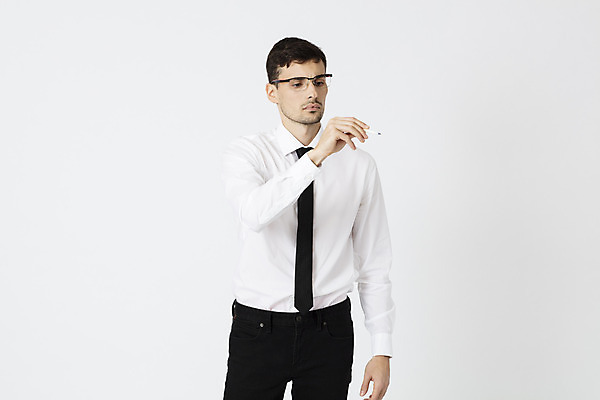 포토 JPG 스튜디오촬영 서양인 외국인 직업 응시 남자 안경 비즈니스 넥타이 직장 실내 한명 서기 들기 정장 상반신 20대 성인 앞모습 사무실 기록 업무 직장인 비즈니스맨 집중 체코 성인남자한명만 안경낌 국내포토 1 시선 잡화 옷 유럽 뷰포인트 컨셉 회사 모션 사람 인종 청년 내부 작업 남자한명만 성인남자만 파일형식