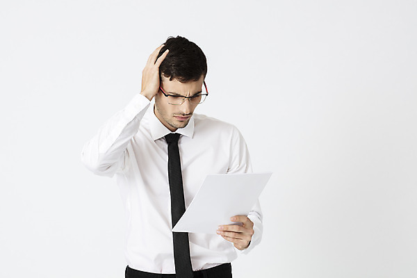 포토 JPG 스튜디오촬영 서양인 외국인 직업 남자 안경 비즈니스 넥타이 직장 실내 한명 서기 들기 정장 상반신 20대 성인 앞모습 사무실 머리 업무 직장인 비즈니스맨 체코 손짚기 성인남자한명만 안경낌 국내포토 1 잡화 옷 유럽 뷰포인트 회사 모션 사람 인종 손짓 청년 내부 신체부위 작업 남자한명만 성인남자만 파일형식