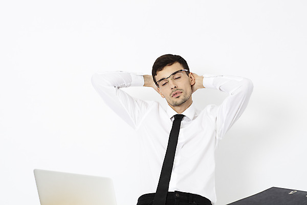 포토 JPG 스튜디오촬영 서양인 외국인 직업 손 남자 안경 비즈니스 직장 실내 피곤 한명 앉기 상반신 20대 성인 앞모습 노트북 사무실 눈감음 잠 업무 직장인 비즈니스맨 문서 체코 나무책상 성인남자한명만 안경낌 국내포토 1 잡화 유럽 뷰포인트 컨셉 회사 모션 사람 인종 청년 내부 목재 신체부위 전자제품 작업 책상 남자한명만 성인남자만 파일형식