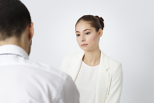 포토 JPG 스튜디오촬영 서양인 외국인 여자 남자 비즈니스 직장 실내 정장 상반신 20대 성인 두명 앞모습 뒷모습 사무실 업무 직장인 비즈니스맨 비즈니스우먼 흰배경 체코 성인만 국내포토 직업 옷 유럽 뷰포인트 백그라운드 회사 사람 인종 청년 내부 흰색 작업 파일형식