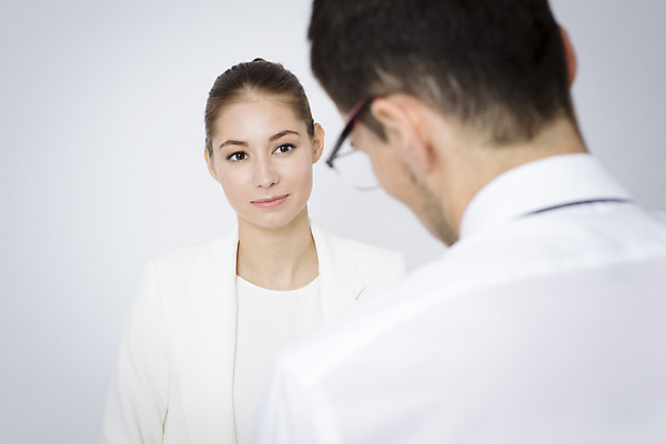 포토 JPG 스튜디오촬영 서양인 외국인 응시 여자 남자 비즈니스 직장 실내 정장 상반신 20대 성인 두명 앞모습 뒷모습 사무실 업무 직장인 비즈니스맨 비즈니스우먼 흰배경 체코 성인만 국내포토 직업 시선 옷 유럽 뷰포인트 백그라운드 회사 사람 인종 청년 내부 흰색 작업 파일형식