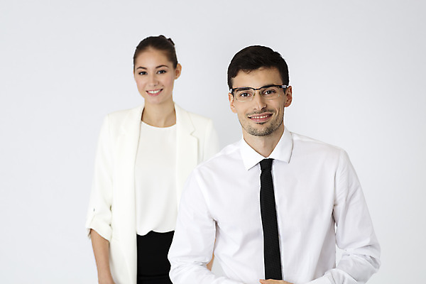 포토 JPG 스튜디오촬영 서양인 외국인 여자 남자 비즈니스 직장 실내 서기 정장 상반신 20대 성인 두명 앞모습 사무실 업무 직장인 비즈니스맨 비즈니스우먼 흰배경 체코 성인만 국내포토 직업 옷 유럽 뷰포인트 백그라운드 회사 모션 사람 인종 청년 내부 흰색 작업 파일형식