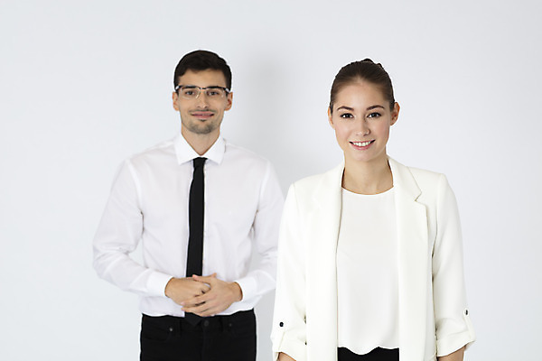 포토 JPG 스튜디오촬영 서양인 외국인 여자 남자 비즈니스 직장 실내 서기 정장 상반신 20대 성인 두명 앞모습 사무실 업무 직장인 비즈니스맨 비즈니스우먼 흰배경 체코 성인만 국내포토 직업 옷 유럽 뷰포인트 백그라운드 회사 모션 사람 인종 청년 내부 흰색 작업 파일형식