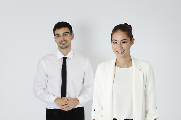 포토 JPG 스튜디오촬영 서양인 외국인 여자 남자 비즈니스 직장 실내 서기 정장 상반신 20대 성인 두명 앞모습 사무실 업무 직장인 비즈니스맨 비즈니스우먼 흰배경 체코 성인만 국내포토 직업 옷 유럽 뷰포인트 백그라운드 회사 모션 사람 인종 청년 내부 흰색 작업 파일형식