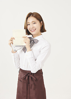 포토 JPG 스튜디오촬영 여학생 여자 대학생 대학생라이프 실내 한명 서기 미소 들기 누끼 상반신 20대 청년 성인 옆모습 청춘 기쁨 한국인 흰배경 통장 열정 여대생 아르바이트 성인여자한명만 최저임금 비정규직 국내포토 1 학생 라이프스타일 감정 뷰포인트 백그라운드 컨셉 비즈니스 모션 표정 사람 동양인 내부 금융 경제 흰색 여자한명만 성인여자만 파일형식