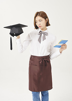 포토 JPG 스튜디오촬영 여학생 여자 대학생 학사모 졸업 대학생라이프 실내 한명 서기 들기 누끼 상반신 20대 청년 성인 앞모습 청춘 한국인 고민 흰배경 통장 열정 여대생 아르바이트 월급 학비 성인여자한명만 최저임금 비정규직 국내포토 모자_잡화 1 학생 라이프스타일 교육 감정 뷰포인트 백그라운드 컨셉 비즈니스 모션 사람 동양인 내부 금융 경제 흰색 여자한명만 성인여자만 파일형식 비용