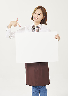포토 JPG 스튜디오촬영 배너 여학생 여자 대학생 대학생라이프 사각프레임 실내 한명 서기 미소 들기 누끼 상반신 20대 청년 성인 앞모습 청춘 한국인 가리킴 흰배경 열정 여대생 아르바이트 성인여자한명만 최저임금 비정규직 국내포토 1 학생 라이프스타일 감정 뷰포인트 백그라운드 컨셉 비즈니스 모션 프레임 표정 사람 동양인 손짓 내부 경제 사각형 흰색 여자한명만 성인여자만 파일형식