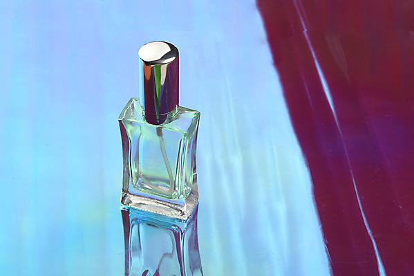 포토 JPG 스튜디오촬영 백그라운드 실내 사람없음 컬러풀 신비 향수 오브젝트 질감 그라데이션 공병 스펙트럼 홀로그램 몽환 국내포토 컬러 컨셉 내부 화장품 병_담는 파일형식