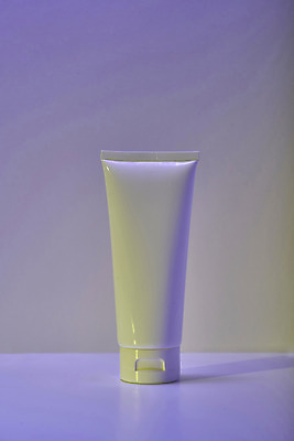 포토 JPG 스튜디오촬영 백그라운드 실내 사람없음 컬러풀 한개 화장품 신비 오브젝트 질감 그라데이션 공병 스펙트럼 홀로그램 몽환 국내포토 1 컬러 컨셉 내부 뷰티 병_담는 파일형식