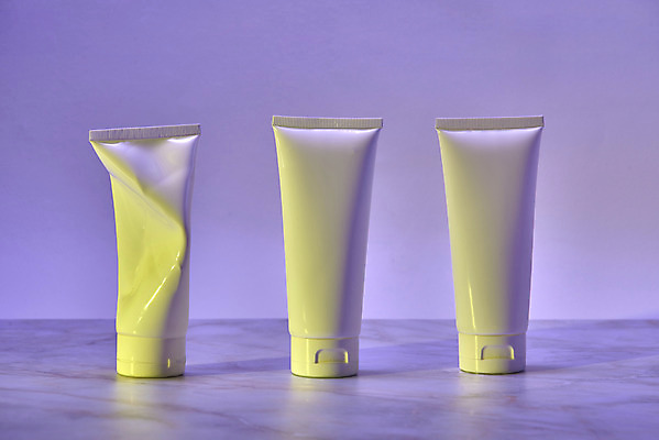 포토 JPG 스튜디오촬영 백그라운드 실내 사람없음 컬러풀 화장품 세개 신비 오브젝트 질감 그라데이션 공병 스펙트럼 홀로그램 몽환 국내포토 컬러 컨셉 3 내부 뷰티 병_담는 파일형식