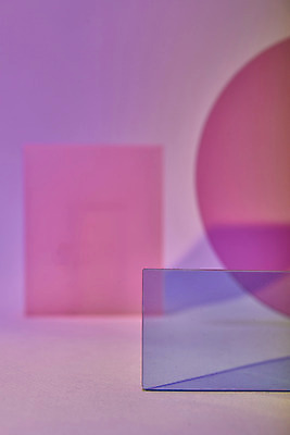 포토 JPG 스튜디오촬영 백그라운드 실내 그림자 사람없음 컬러풀 사각형 원형 투명 신비 오브젝트 질감 그라데이션 스펙트럼 홀로그램 아크릴 몽환 국내포토 도형 컬러 컨셉 재질 내부 파일형식