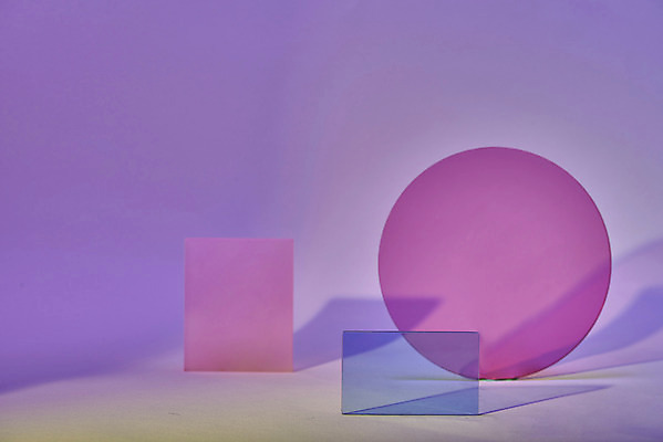 포토 JPG 스튜디오촬영 백그라운드 실내 그림자 사람없음 컬러풀 사각형 원형 투명 신비 오브젝트 질감 그라데이션 스펙트럼 홀로그램 아크릴 몽환 국내포토 도형 컬러 컨셉 재질 내부 파일형식