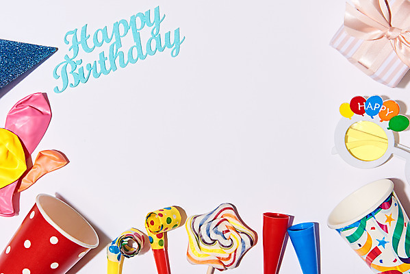 포토 JPG 스튜디오촬영 기념일 백그라운드 폭죽 실내 막대사탕 이벤트 사람없음 선물상자 하이앵글 파티 축하 생일 종이컵 파티용품 흰배경 생일축하 풍선 플랫레이 국내포토 뷰포인트 컨셉 사탕 선물 내부 컵 상자 흰색 플랫 일회용 이벤트용품 파일형식