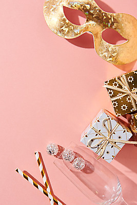 포토 JPG 스튜디오촬영 기념일 백그라운드 실내 빨대 가면 이벤트 사람없음 선물상자 하이앵글 파티 장식볼 축하 샴페인잔 플랫레이 분홍색배경 국내포토 뷰포인트 분홍색 컨셉 술잔 선물 내부 장식 상자 플랫 파일형식