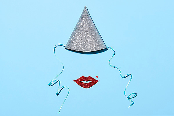 포토 JPG 스튜디오촬영 기념일 리본 백그라운드 실내 이벤트 사람없음 하이앵글 파티 고깔모자 축하 파티용품 파란배경 입술모양 플랫레이 국내포토 모양 모자_잡화 뷰포인트 컨셉 내부 파란색 플랫 이벤트용품 파일형식