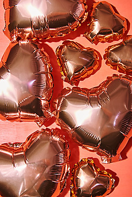 포토 JPG 스튜디오촬영 기념일 백그라운드 실내 사랑 이벤트 사람없음 하이앵글 파티 하트 축하 파티용품 하트풍선 풍선 플랫레이 코랄 국내포토 모양 감정 뷰포인트 컬러 컨셉 내부 플랫 이벤트용품 파일형식