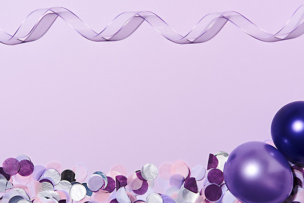 포토 JPG 스튜디오촬영 기념일 리본 백그라운드 실내 이벤트 사람없음 하이앵글 파티 축하 꽃가루 풍선 보라색배경 플랫레이 국내포토 뷰포인트 컨셉 내부 보라색 플랫 가루 파일형식