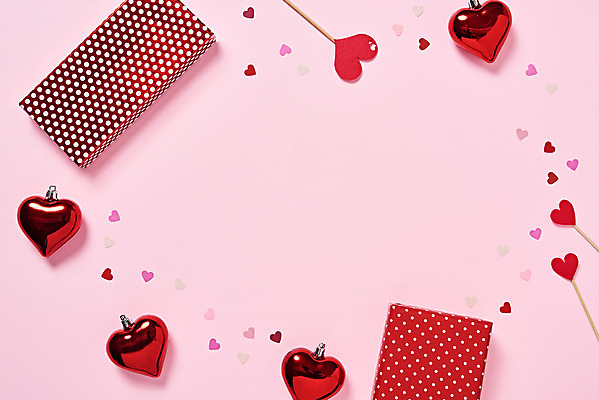 포토 JPG 스튜디오촬영 기념일 백그라운드 실내 이벤트 사람없음 선물상자 하이앵글 파티 장식볼 하트 축하 플랫레이 분홍색배경 국내포토 모양 뷰포인트 분홍색 컨셉 선물 내부 장식 상자 플랫 파일형식