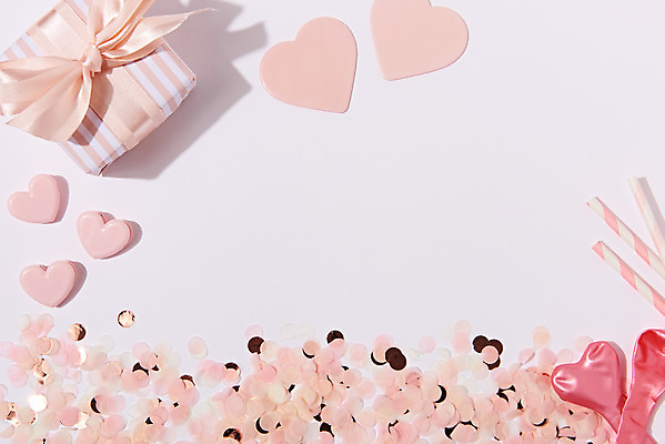 포토 JPG 스튜디오촬영 기념일 백그라운드 실내 빨대 이벤트 사람없음 선물상자 하이앵글 파티 하트 축하 꽃가루 풍선 플랫레이 분홍색배경 국내포토 모양 뷰포인트 분홍색 컨셉 선물 내부 상자 플랫 가루 파일형식