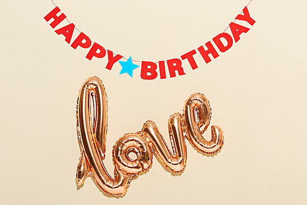 포토 JPG 스튜디오촬영 기념일 백그라운드 실내 사랑 이벤트 사람없음 파티 축하 생일 파티용품 생일축하 풍선 가랜드 해피버스데이 베이지색배경 국내포토 감정 컨셉 내부 이벤트용품 베이지색 파일형식