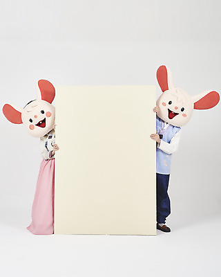 포토 JPG 스튜디오촬영 전신 한국전통 배너 여자 명절 남자 새해 사각프레임 실내 서기 누끼 20대 성인 두명 앞모습 30대 귀여움 한국인 쥐띠 쥐 한복 즐거움 흰배경 쥐캐릭터 동물탈 인형탈 흰쥐 성인만 2020년 경자년 국내포토 전통 기념일 감정 뷰포인트 동물캐릭터 백그라운드 컨셉 모션 프레임 한국 사람 동양인 청년 내부 장년 사각형 흰색 십이지신 설치류 전통의상 연도 탈 파일형식