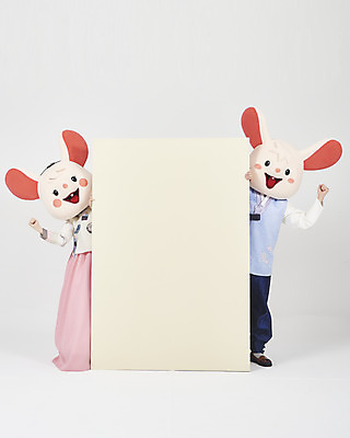 포토 JPG 스튜디오촬영 전신 한국전통 배너 여자 명절 남자 새해 사각프레임 실내 서기 누끼 20대 성인 두명 앞모습 30대 귀여움 파이팅 주먹 한국인 쥐띠 쥐 한복 즐거움 흰배경 쥐캐릭터 동물탈 인형탈 흰쥐 성인만 2020년 경자년 국내포토 전통 기념일 감정 뷰포인트 동물캐릭터 백그라운드 컨셉 모션 프레임 한국 사람 동양인 청년 내부 장년 사각형 흰색 십이지신 설치류 전통의상 연도 탈 파일형식