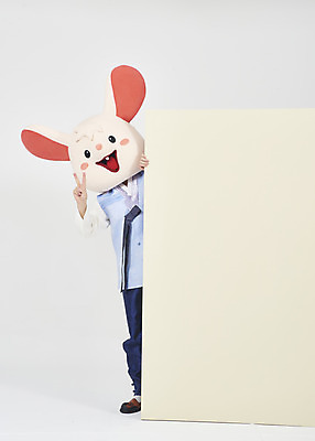 포토 JPG 스튜디오촬영 전신 한국전통 배너 명절 남자 2 새해 사각프레임 실내 한명 서기 누끼 손짓 성인 두명 앞모습 30대 귀여움 한국인 쥐띠 쥐 한복 즐거움 흰배경 브이 쥐캐릭터 동물탈 인형탈 흰쥐 성인남자한명만 2020년 경자년 국내포토 1 전통 기념일 감정 뷰포인트 동물캐릭터 백그라운드 컨셉 모션 프레임 한국 사람 동양인 내부 장년 사각형 흰색 십이지신 설치류 전통의상 연도 탈 남자한명만 성인남자만 파일형식